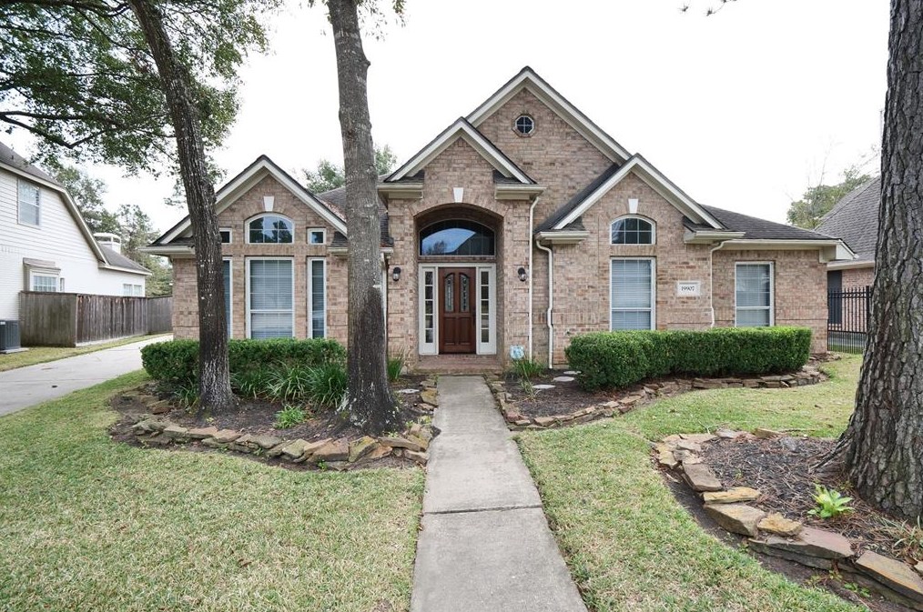 19907 Forest Dr, Spring, TX 77388
