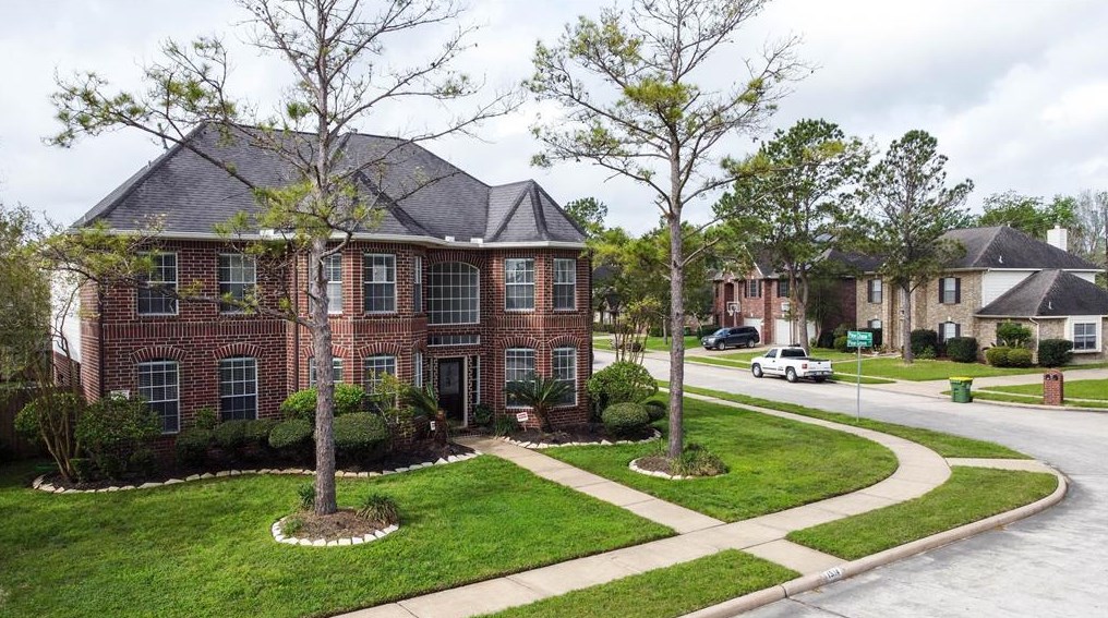 1514 Pine Grove Ln, Pearland, TX 77581