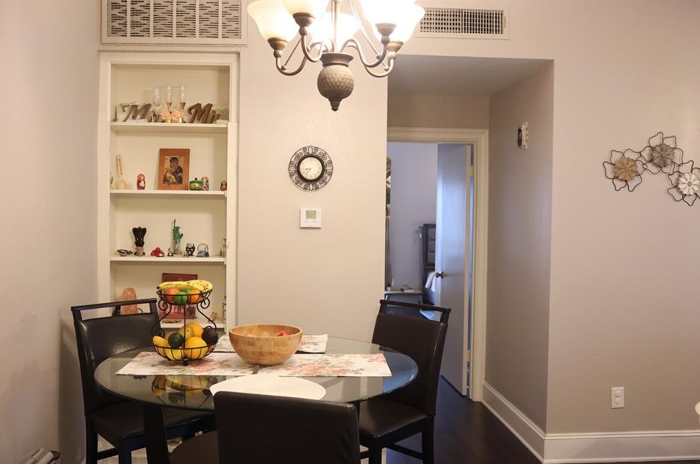 2425 Augusta Dr Apt 4, Houston, TX 77057