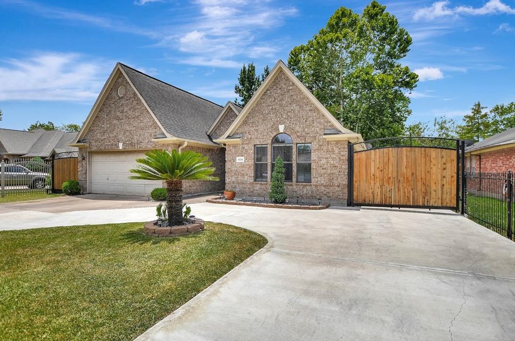 8216 Wetherby Ln, Houston, TX 77075