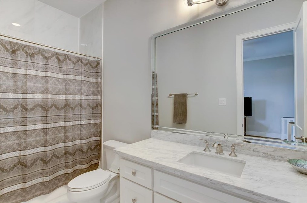 1010 T C Jester Blvd, Houston TX  77007-1126 exterior