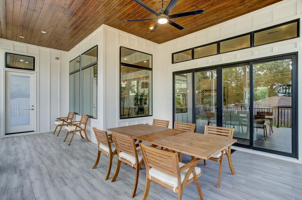 1010 T C Jester Blvd, Houston TX  77007-1126 exterior