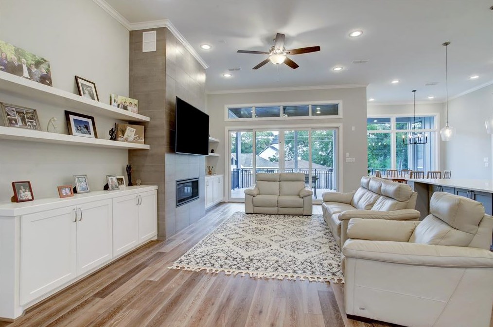 1010 T C Jester Blvd, Houston TX  77007-1126 exterior