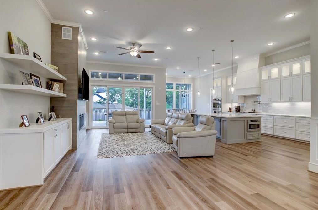 1010 T C Jester Blvd, Houston TX  77008-6311 exterior