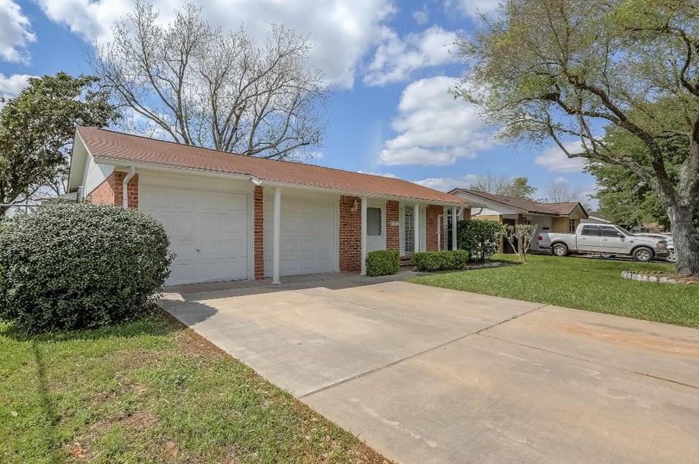 11106 Roandale Dr, Houston, TX 77048-1521