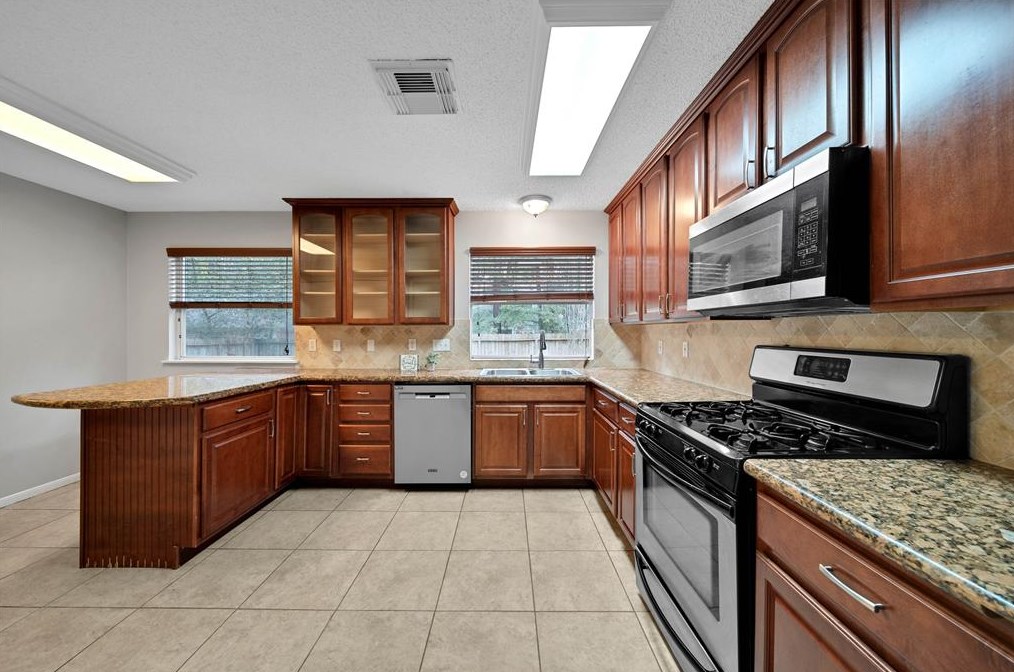 9 Lance Leaf Rd, Spring TX  77381-3423 exterior