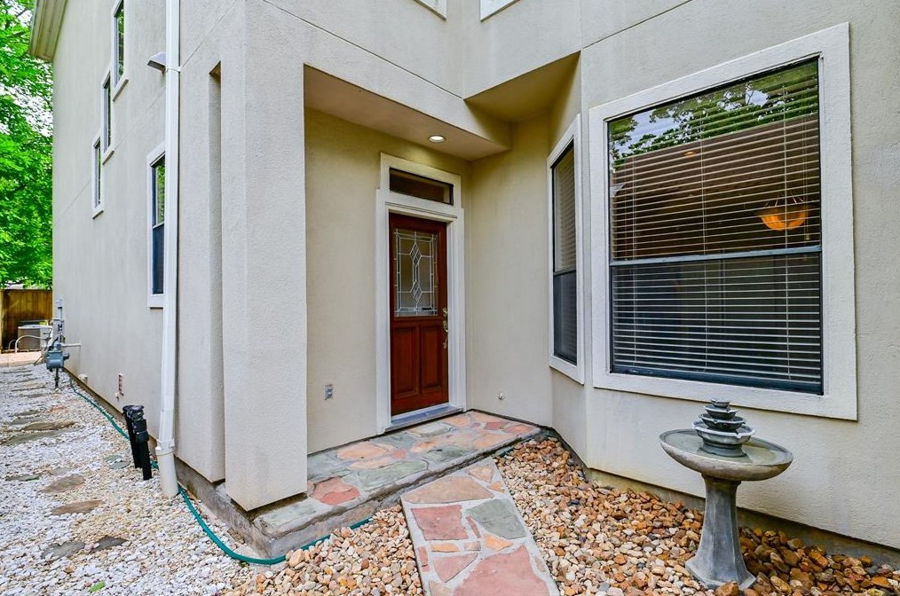 5422 Gibson St, Houston, TX 77007-7133