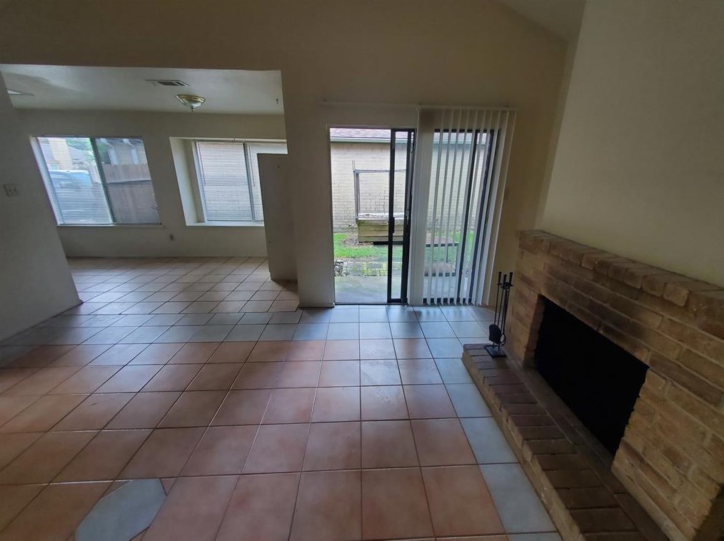 7610 Lemma Dr, Houston TX  77041-1550 exterior