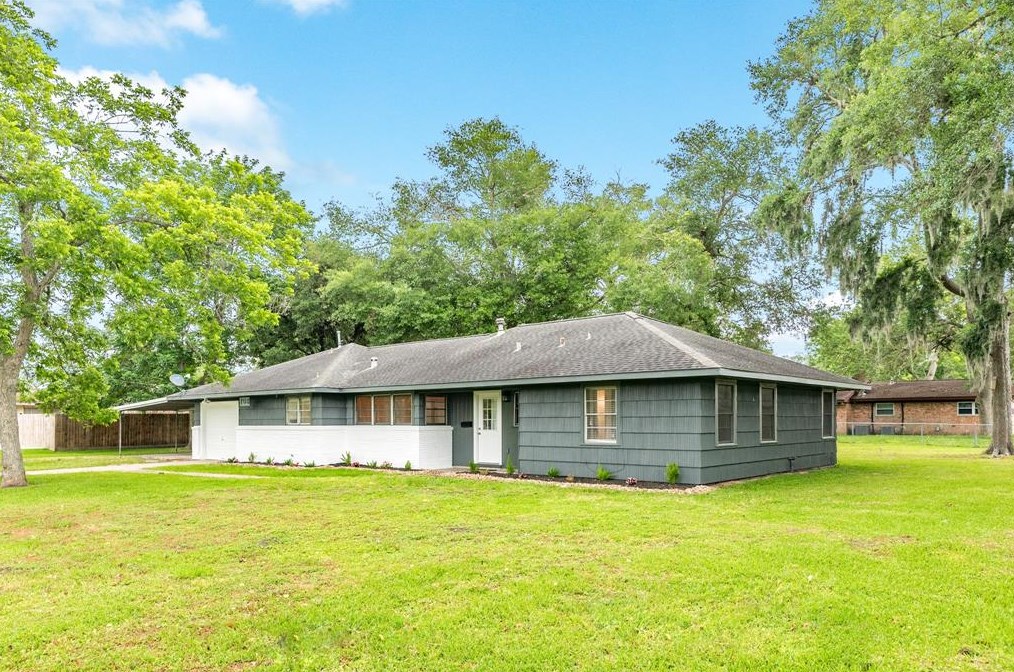 706 Shady Dr, Sugar Valley, TX 77480-1414