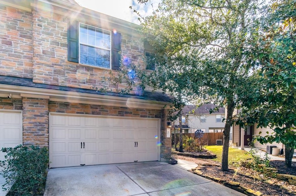 39 Wickerdale Pl, Spring TX  77382-1674 exterior