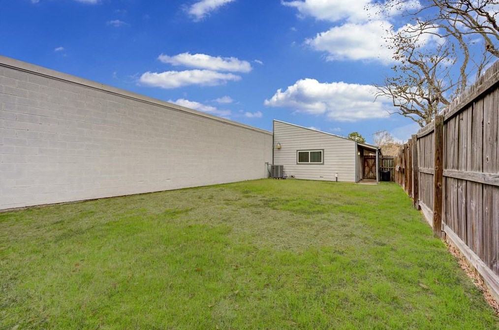 3512 Broadway St #1/2, Pearland, TX 77581