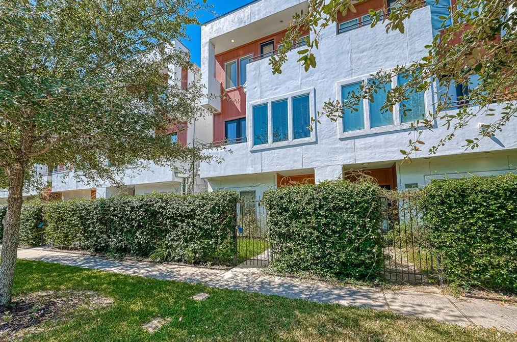 2748 Clay St, Houston, TX 77003