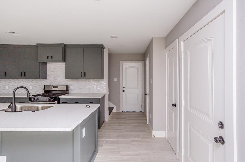 9933 Lanewell St, Houston, TX 77029-3525