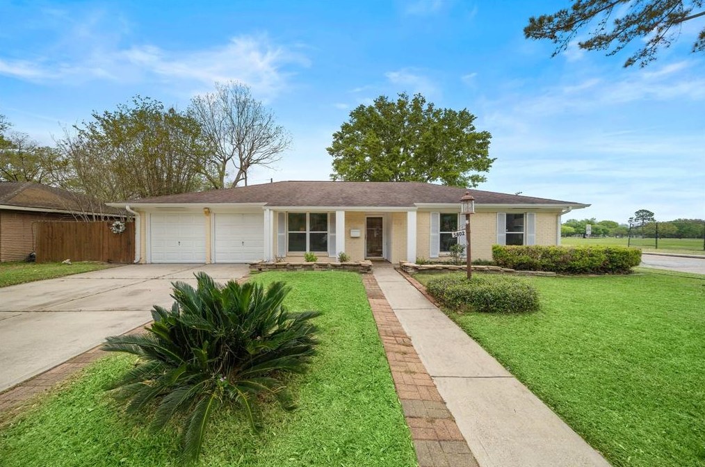 5802 Effingham Dr, Houston, TX 77035