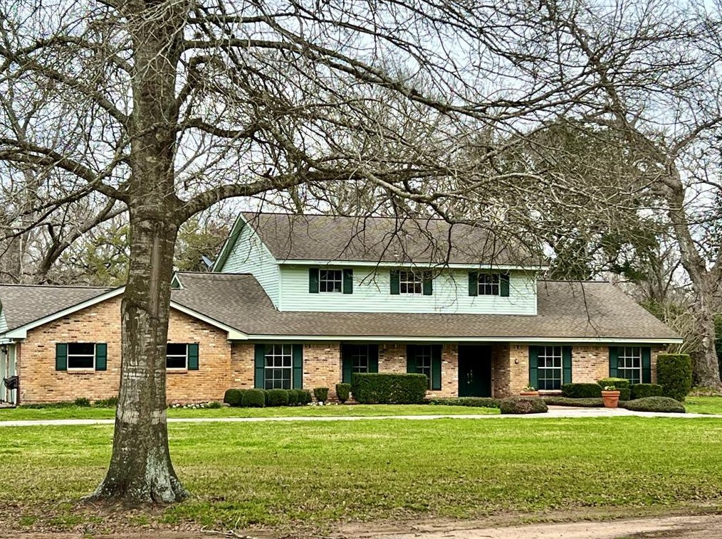 160 Westwood Rd, Angleton, TX 77515-7430