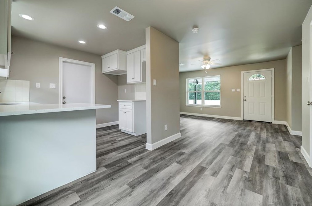 8817 Emmott Rd, Houston, TX 77040