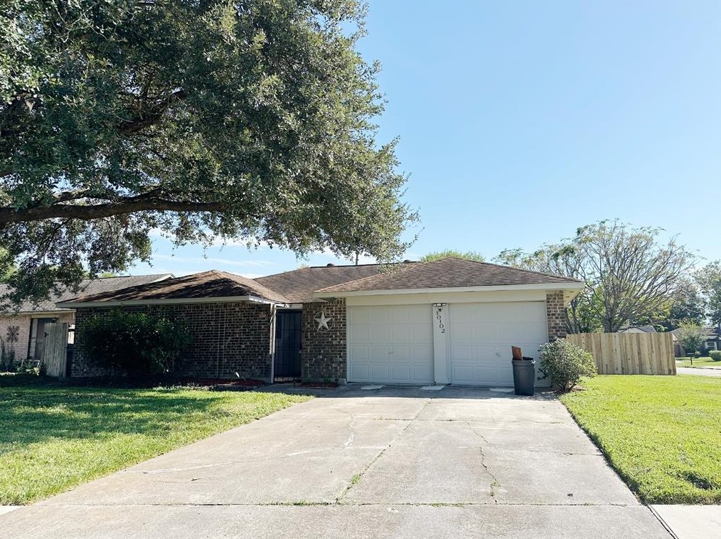10102 Park Ln, Morgans Point, TX 77571
