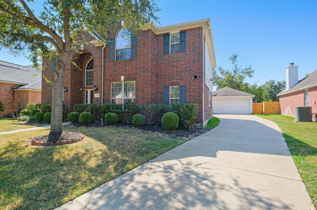 14831 Jackson Sawmill Ln, Sugar Land, TX 77498