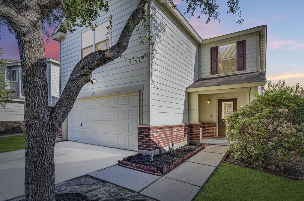 210 Remington Ridge Dr, Houston, TX 77073-4449