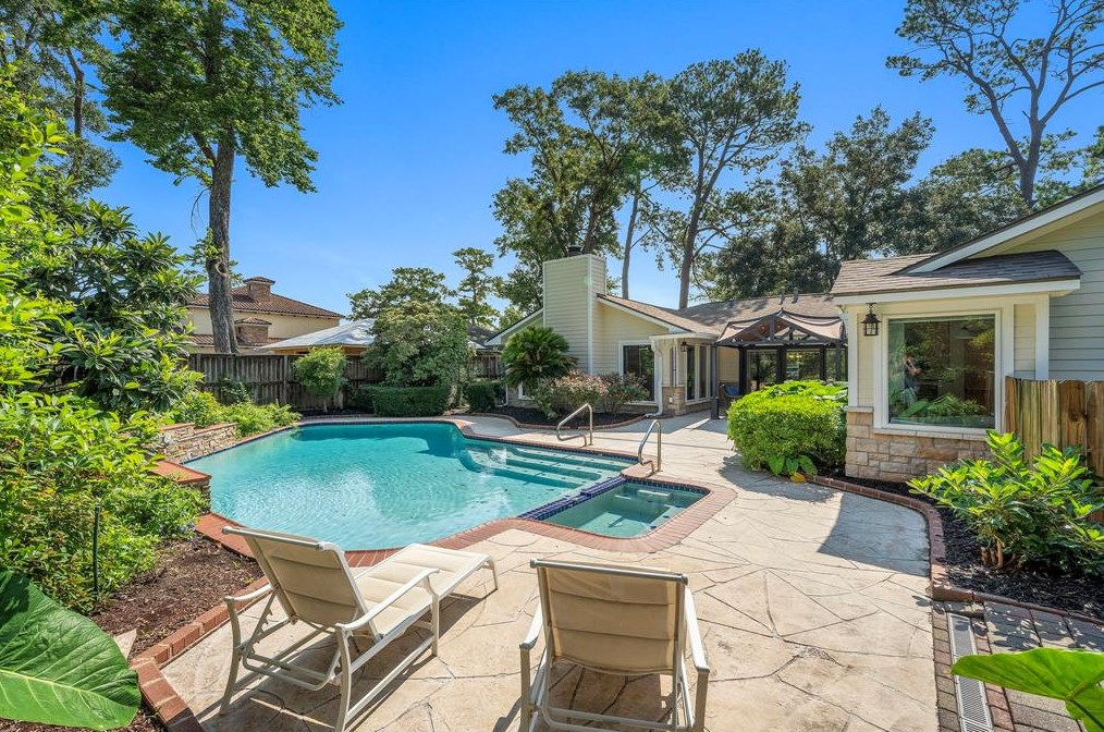 1019 Traweek St, Houston, TX 77055-6526