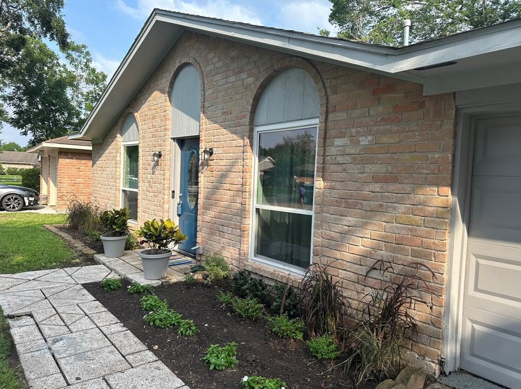 1811 Michele Dr, Sugar Land, TX 77498-2244