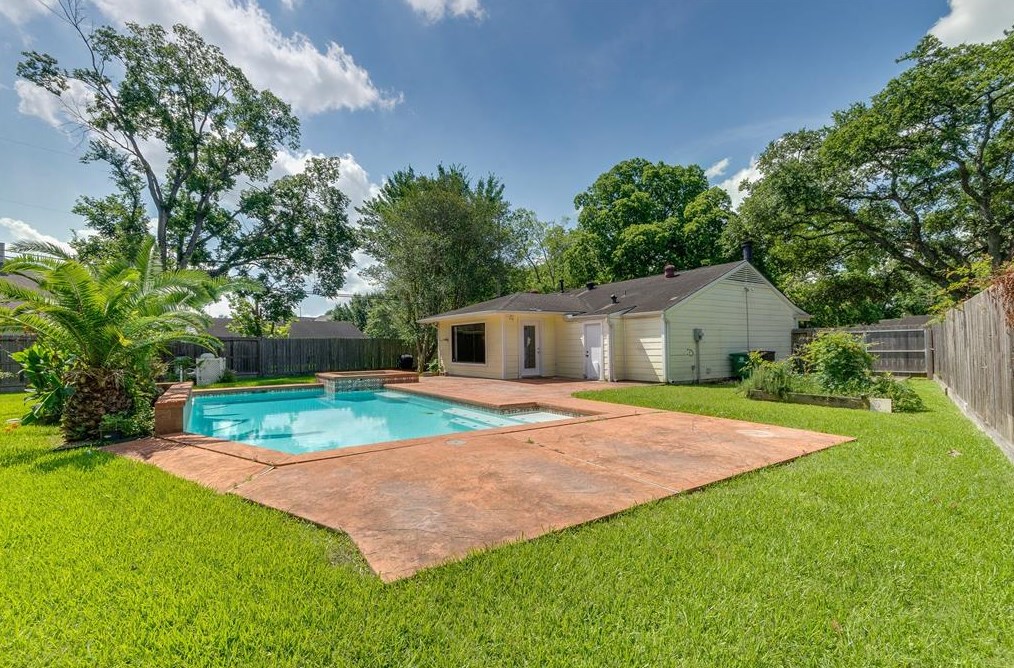 6602 Housman St, Houston, TX 77055-5361