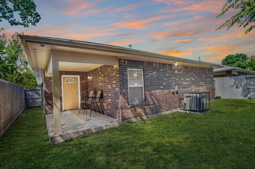 1804 Capron, Houston TX 77020-4008 exterior