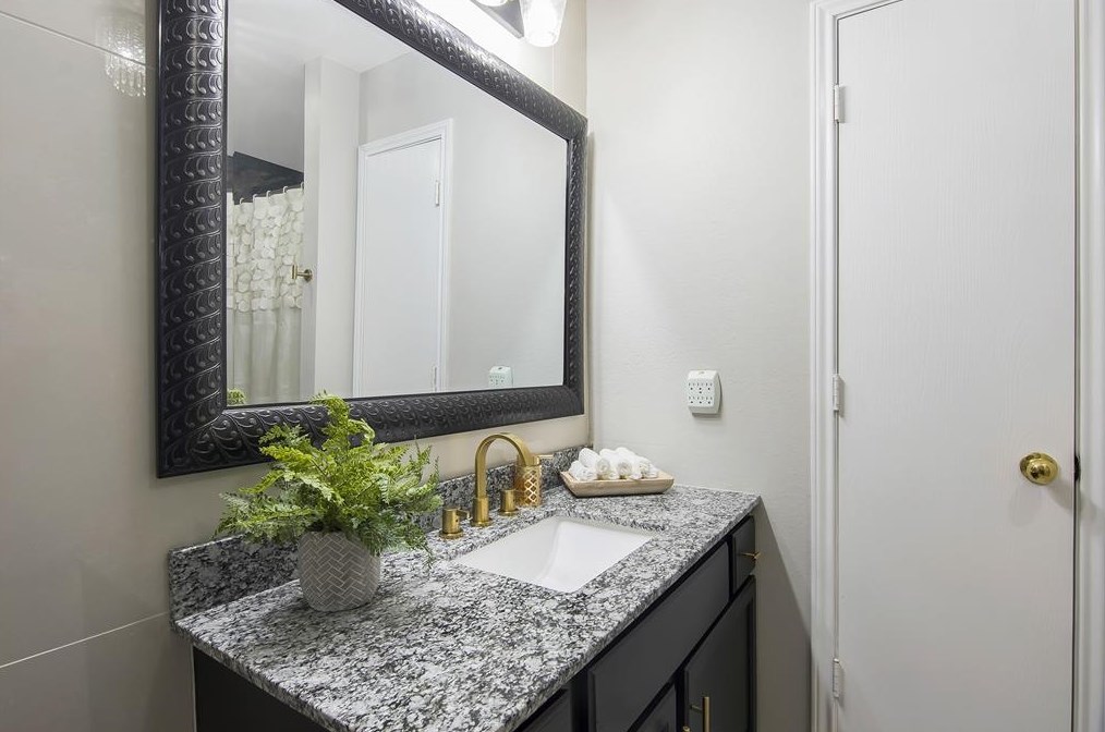 1804 Capron, Houston TX 77020-4008 exterior