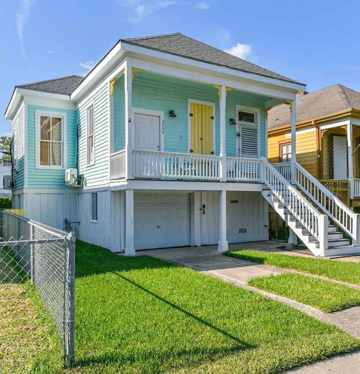 3724 Ursuline St, Galveston, TX 77550