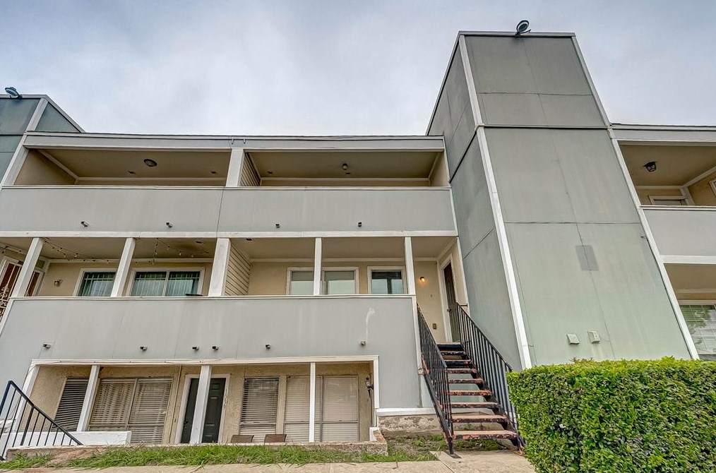 781 Country Place Dr, Houston TX  77079-5598 exterior