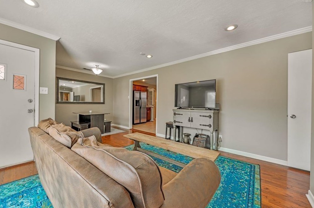 2018 Nina Lee Ln, Houston, TX 77018-3032