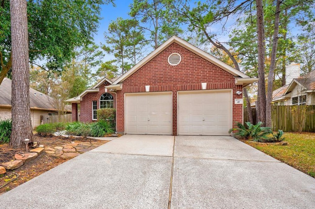47 Drifting Shadows Cir, Conroe, TX 77385