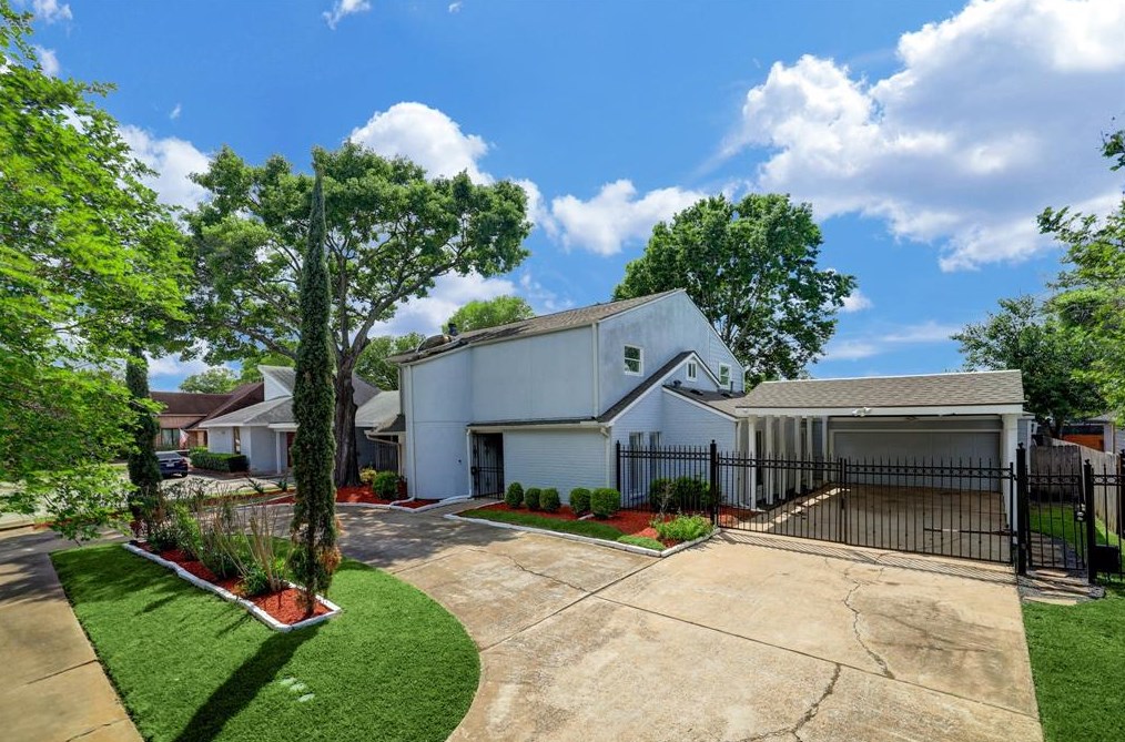 3302 Chris Dr, Houston, TX 77063
