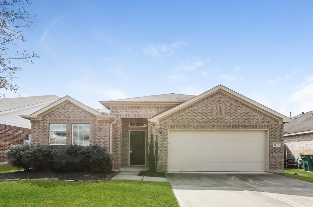 2235 Oak Rise Dr, Conroe, TX 77304