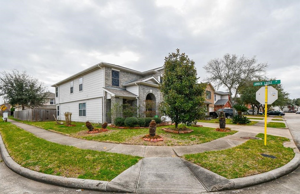 8402 Brickhaven Ln, Houston, TX 77083