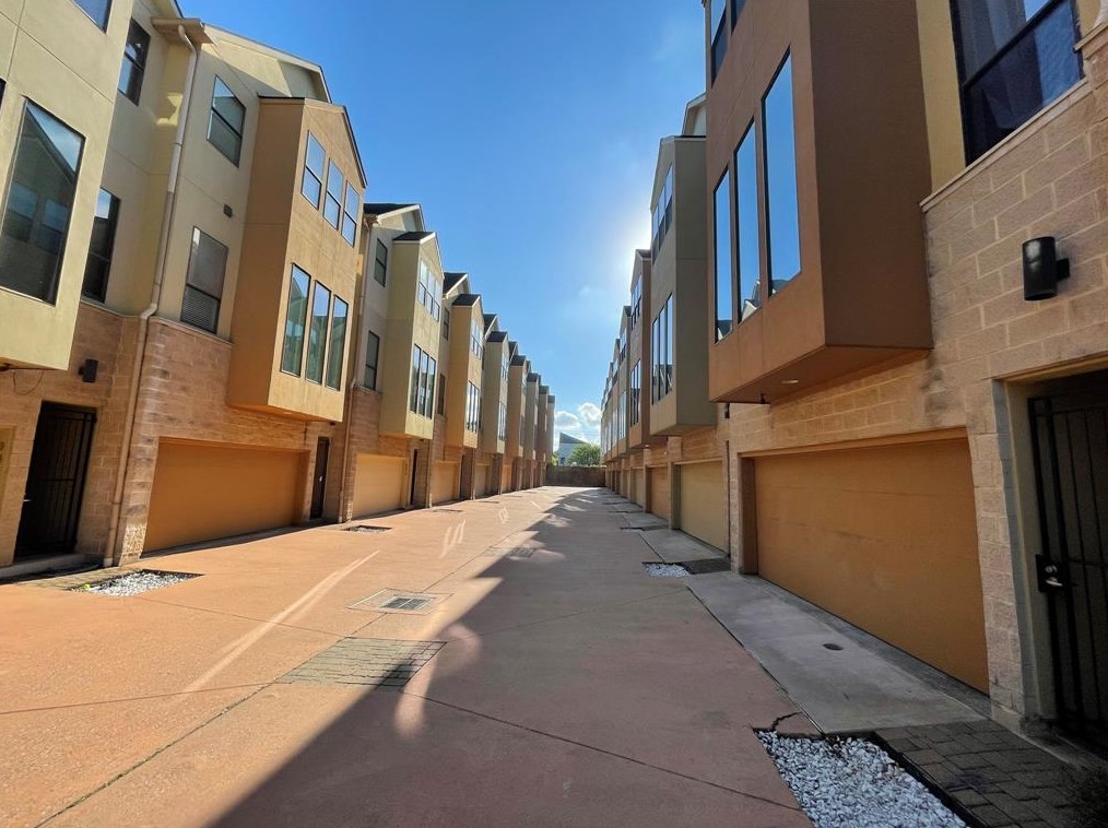 954 Patterson St, Houston, TX 77007
