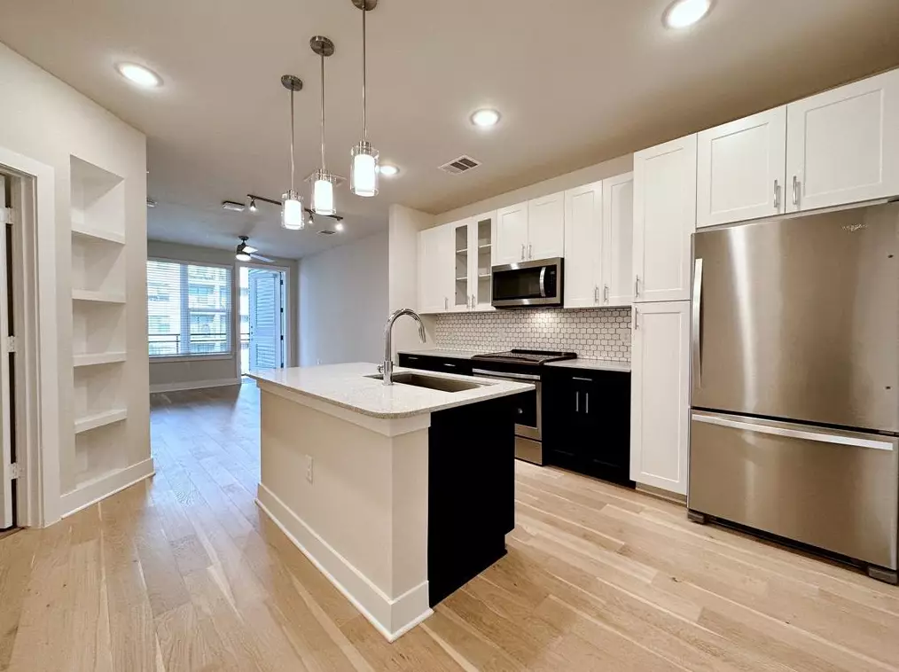 555 W 19th St #451, Houston, TX 77008