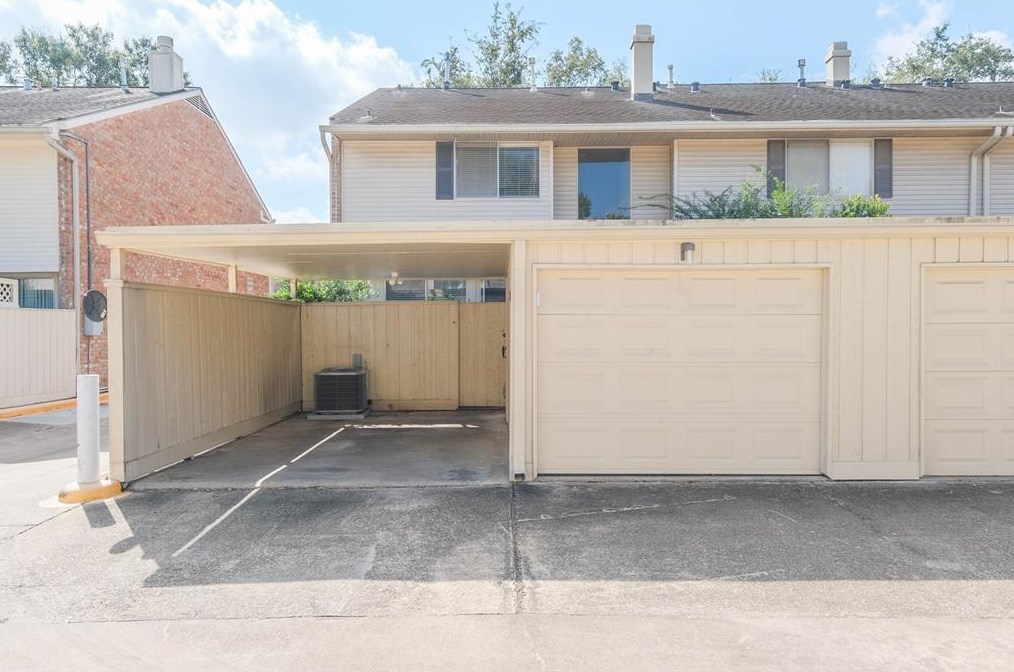 5912 Valley Forge Dr, Houston TX  77057-1932 exterior