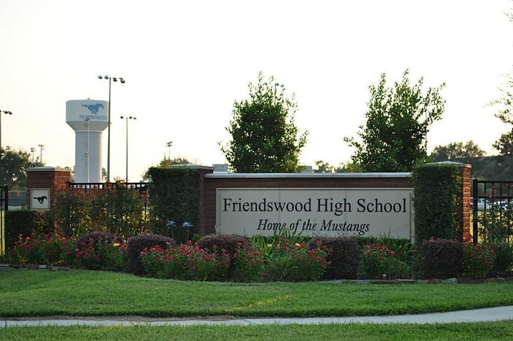 1314 Oak Hollow Dr, Friendswood, TX 77546