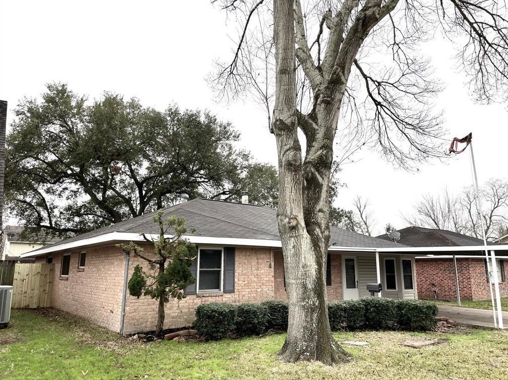 737 E Lambuth Ln, Deer Park, TX 77536