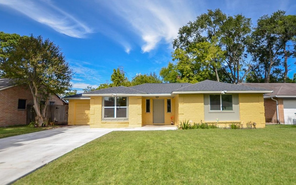 10914 Sharpview Dr, Houston, TX 77072-3008