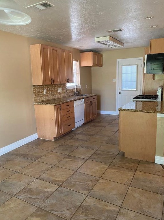 2015 Lexington Woods Dr, Spring TX  77373-3107 exterior