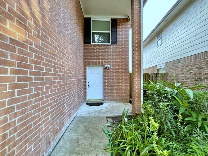 8018 Golf Green Cir, Houston, TX 77036
