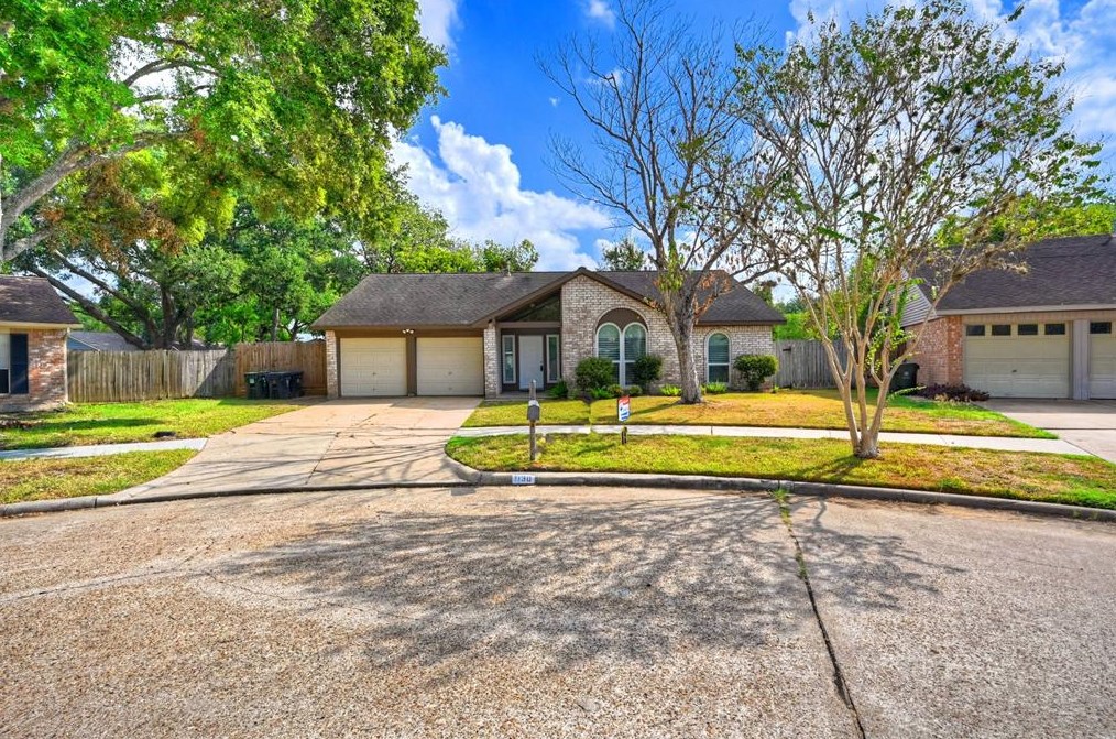 1130 Fairacres Dr, Sugar Land, TX 77498
