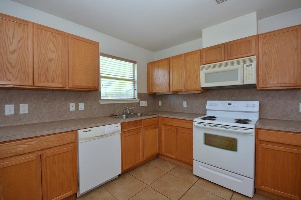 9306 Grove Haven Dr, Houston TX  77083-7333 exterior
