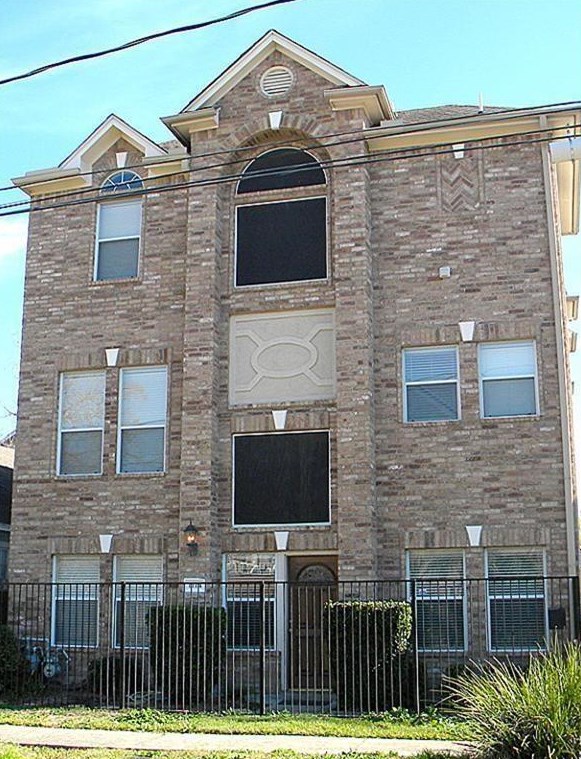 1114 Birdsall St, Houston, TX 77007