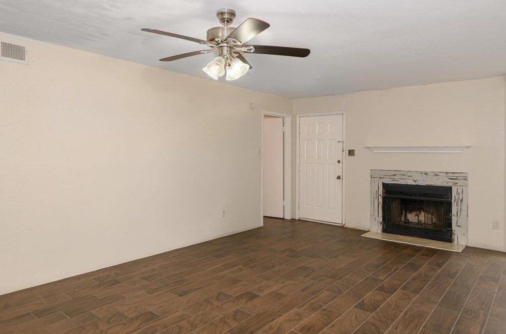 8271 Creekbend Dr, Houston TX  77071-1136 exterior