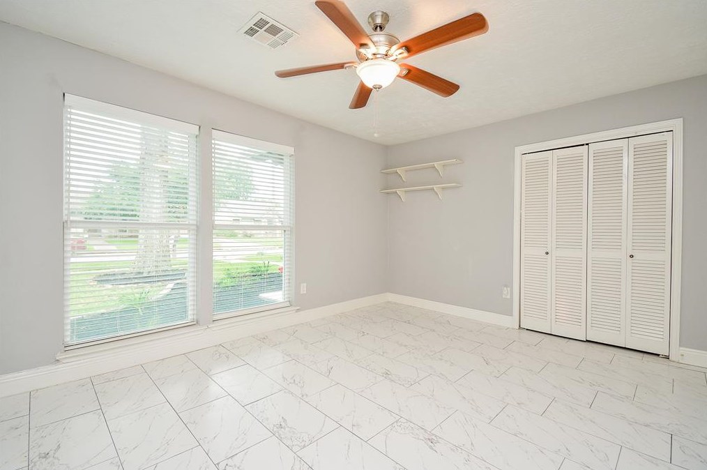 1727 Ashford Holw Ln, Houston TX  77077-5814 exterior