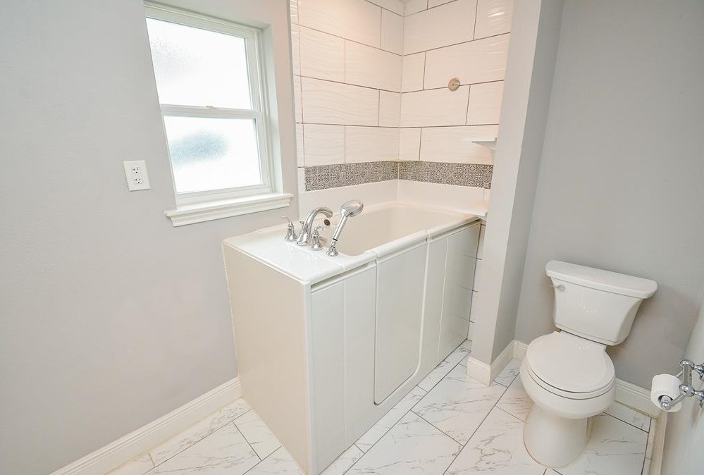 1727 Ashford Holw Ln, Houston TX  77077-5814 exterior