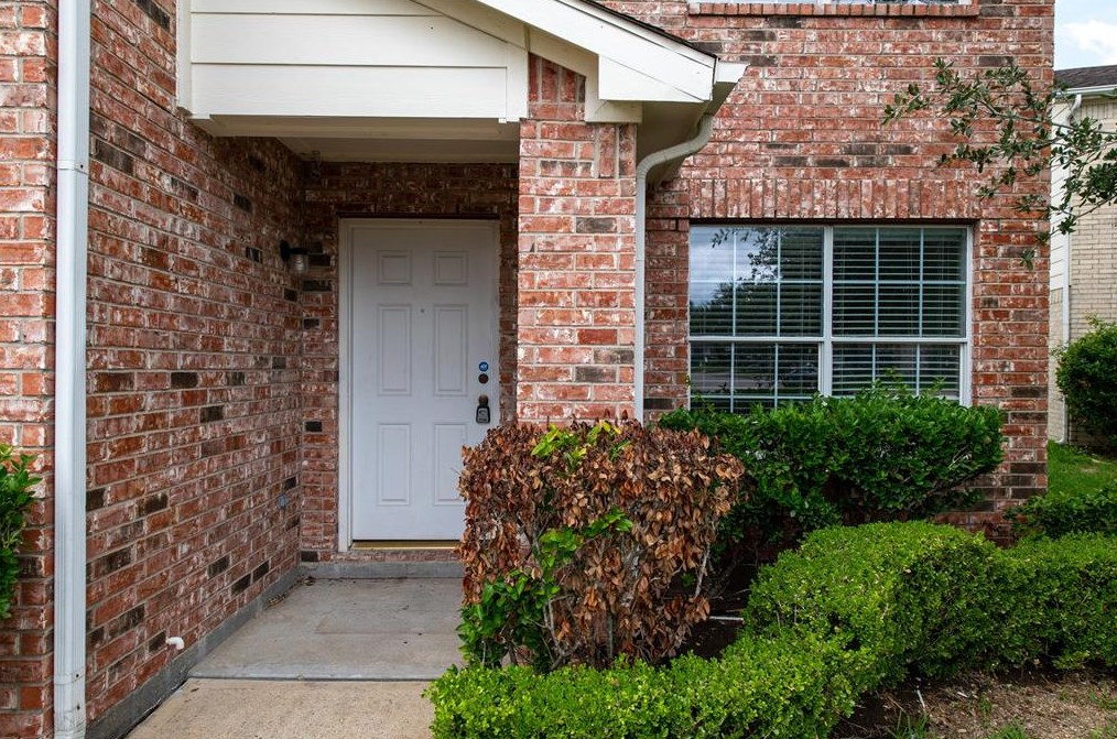 9106 Windswept Grove Dr, Houston, TX 77083-7404